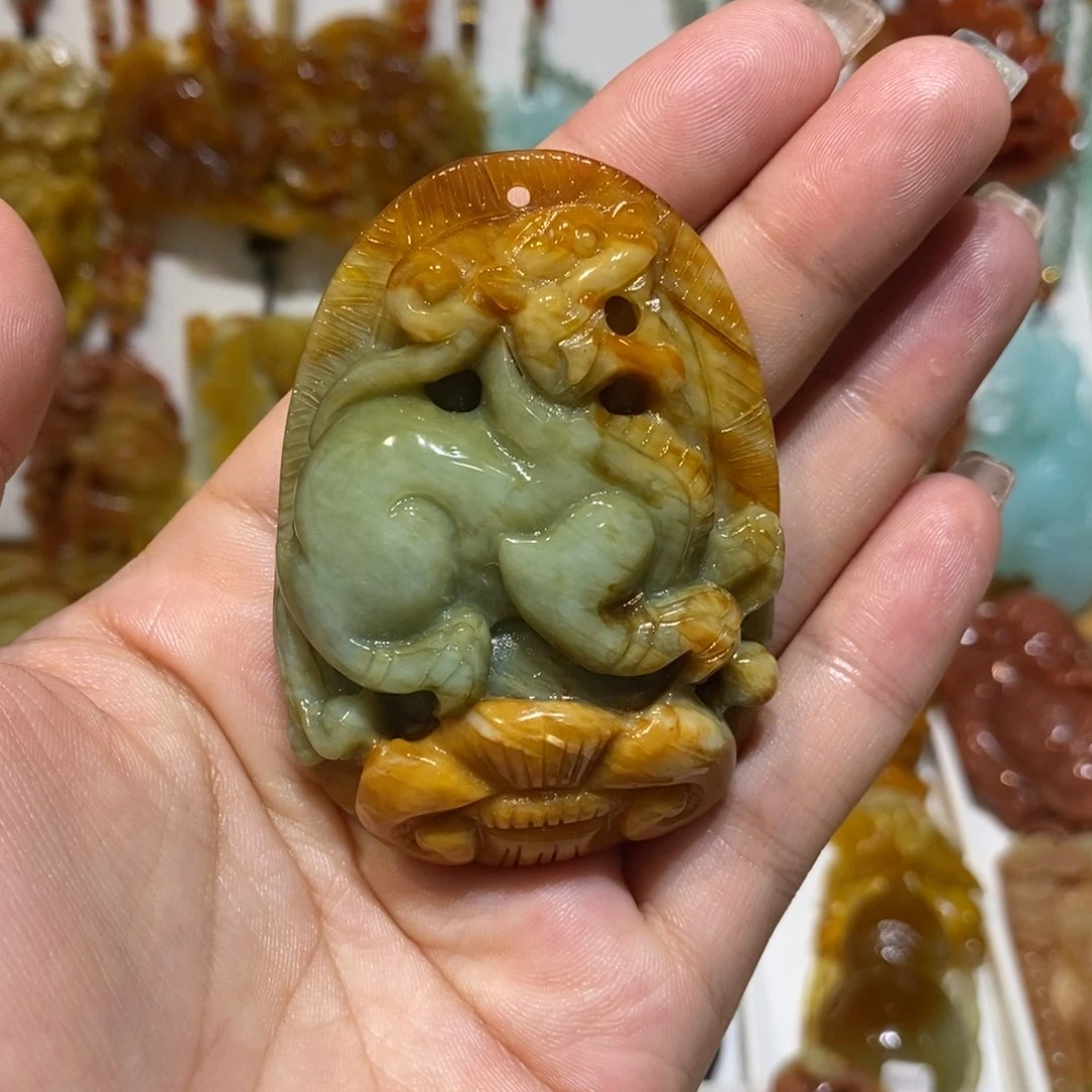 蛇纹石玉未镶嵌颈饰