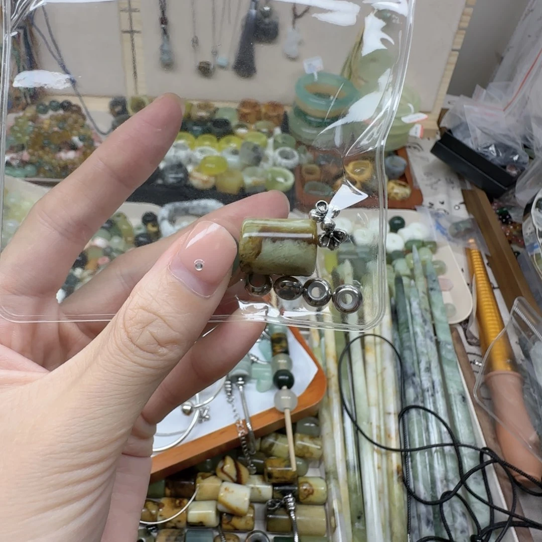 *****岫玉未镶嵌岫玉戒指搭配