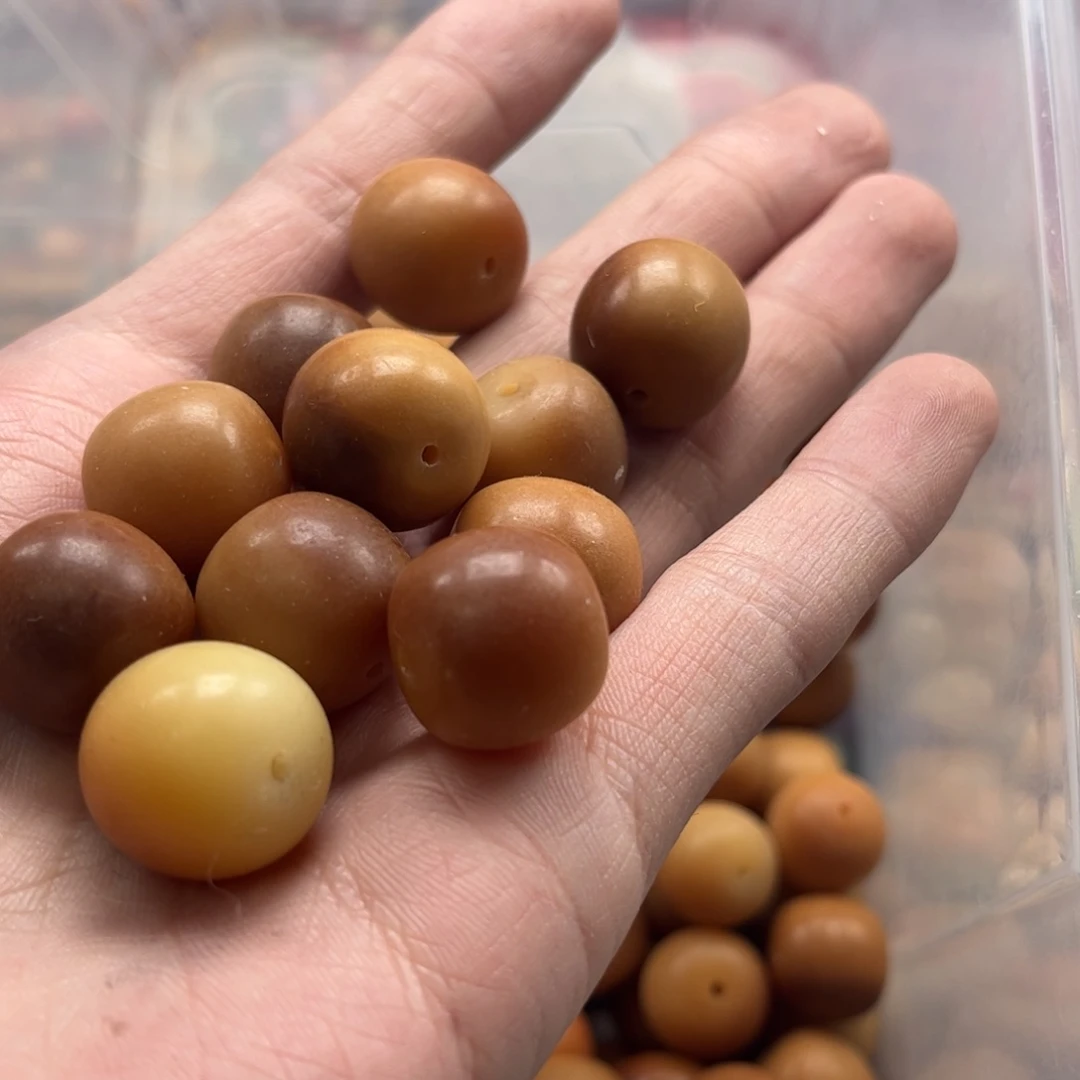 【闪购商品】白玉菩提吊坠z18/10+3颗微瑕