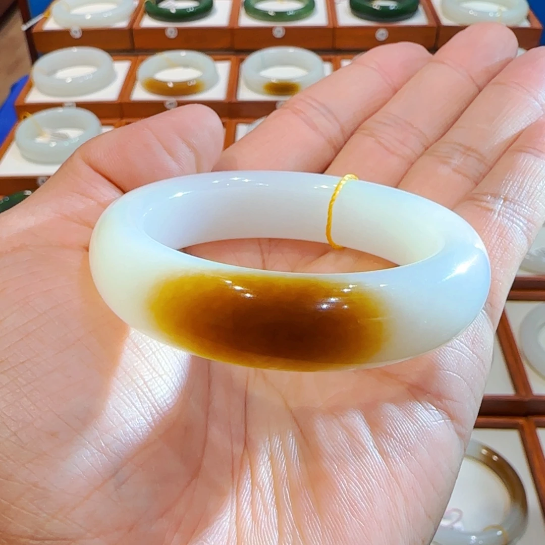 和田玉未镶嵌手镯且末传承级老红糖51 52 53