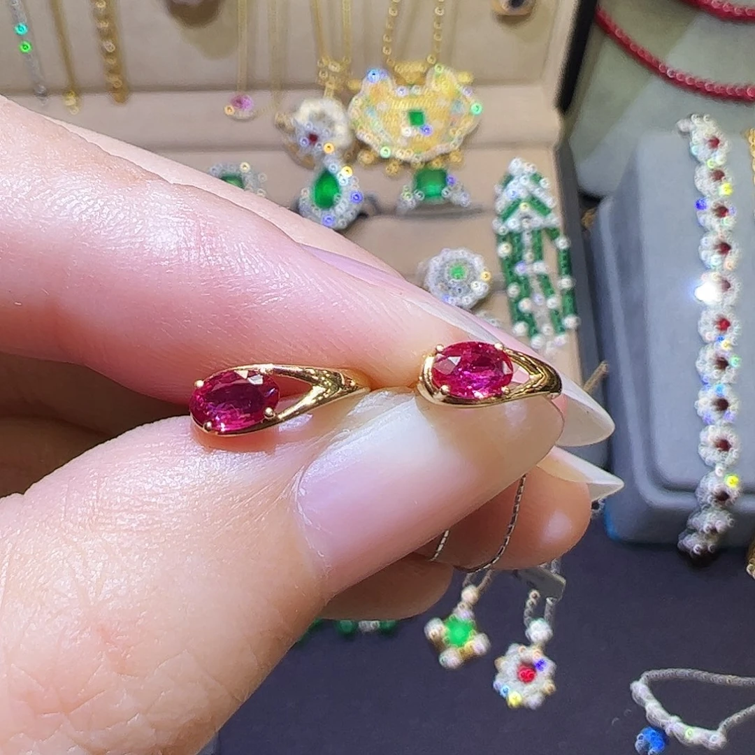 18K金镶嵌耳饰红宝石