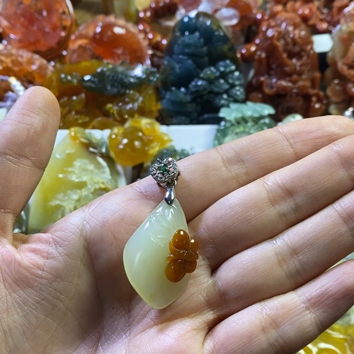 蛇纹石玉未镶嵌颈饰