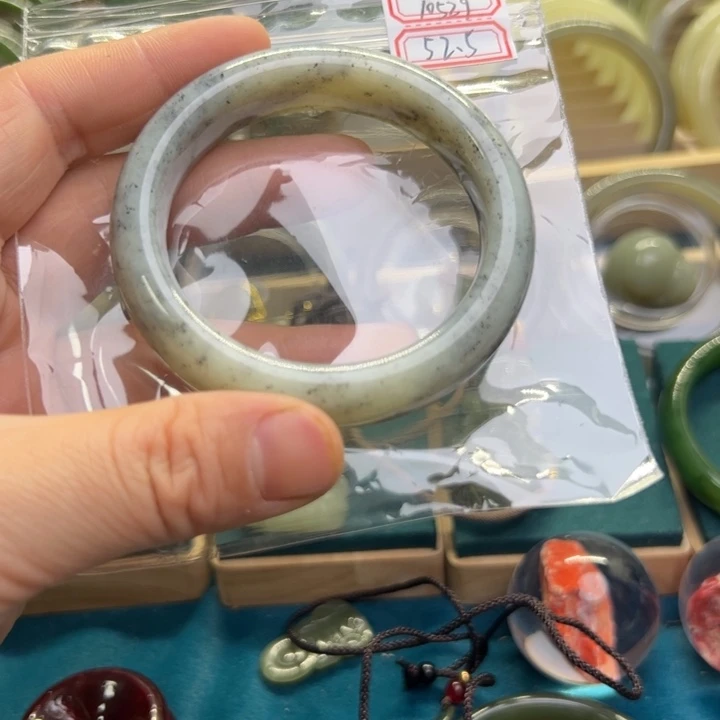 和田玉手镯未镶嵌52.5圈围10529