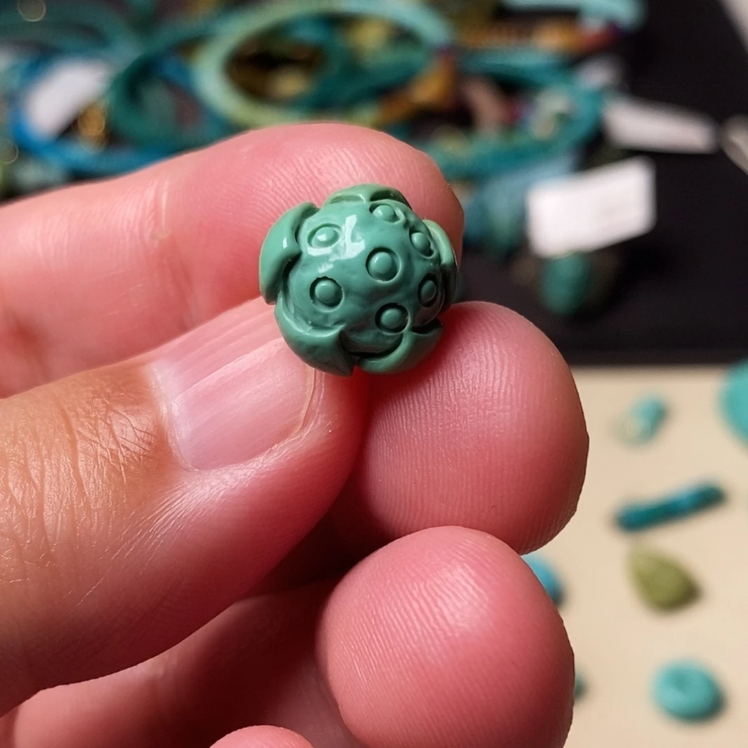 绿松石未镶嵌颈饰