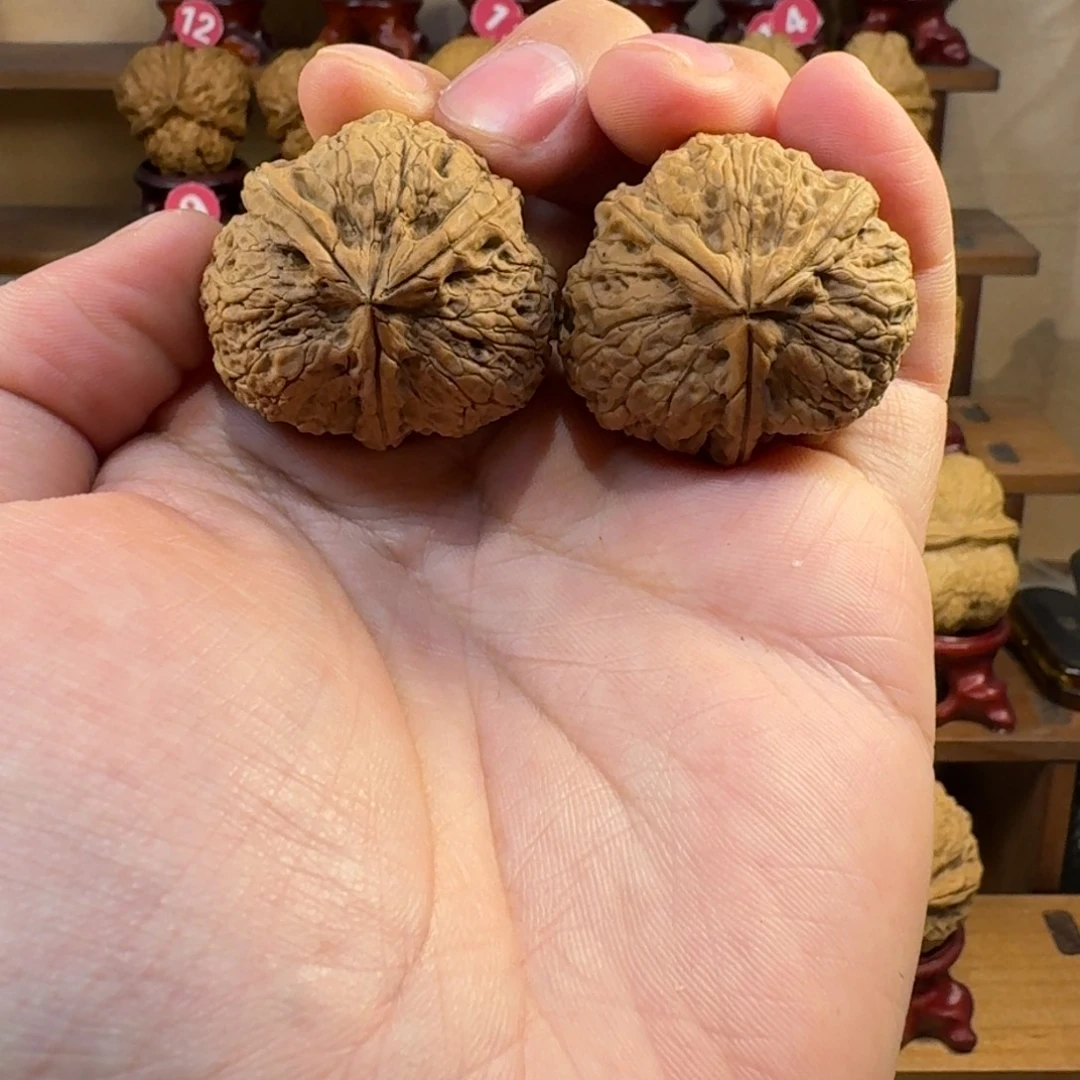铁核桃把件铁狮子三棱