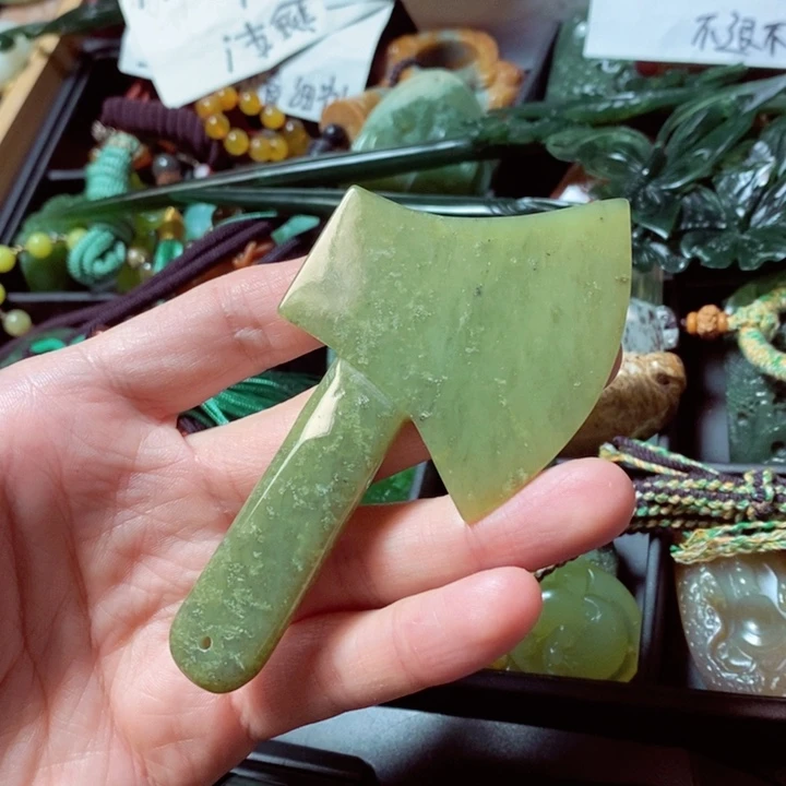 蛇纹石玉颈饰未镶嵌