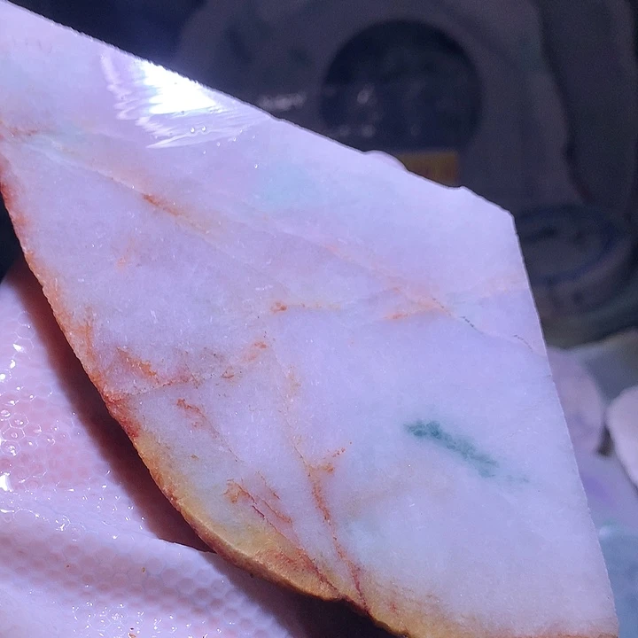 翡翠未镶嵌颈饰边角料
