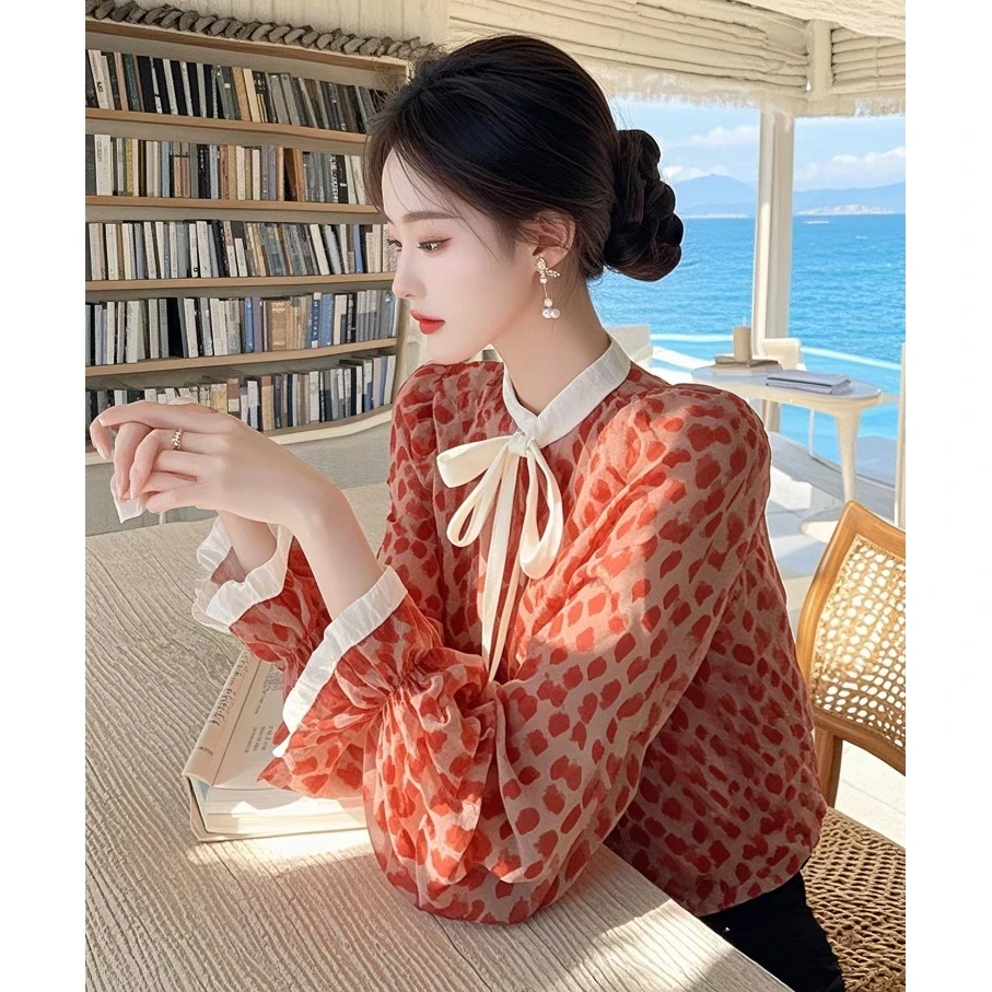 2025今年流行超好看独特漂亮上衣气质高级感轻奢红色碎花雪纺衬衫