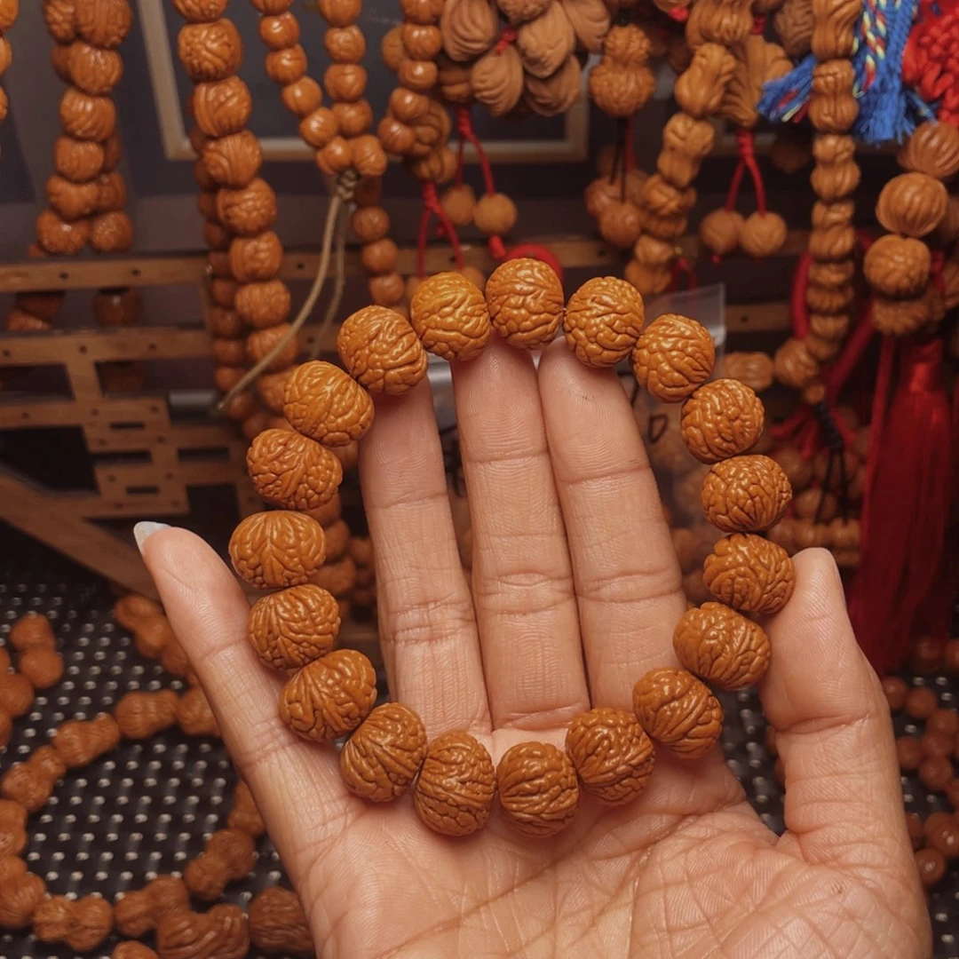 九***宪木质类龙纹桃枭挂件