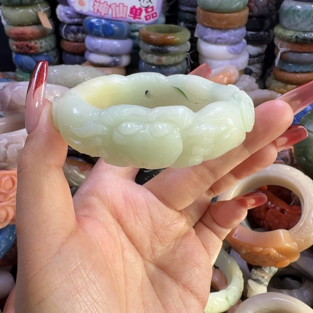 石英质玉（佘太翠）未镶嵌手镯6，56，微瑕不退换