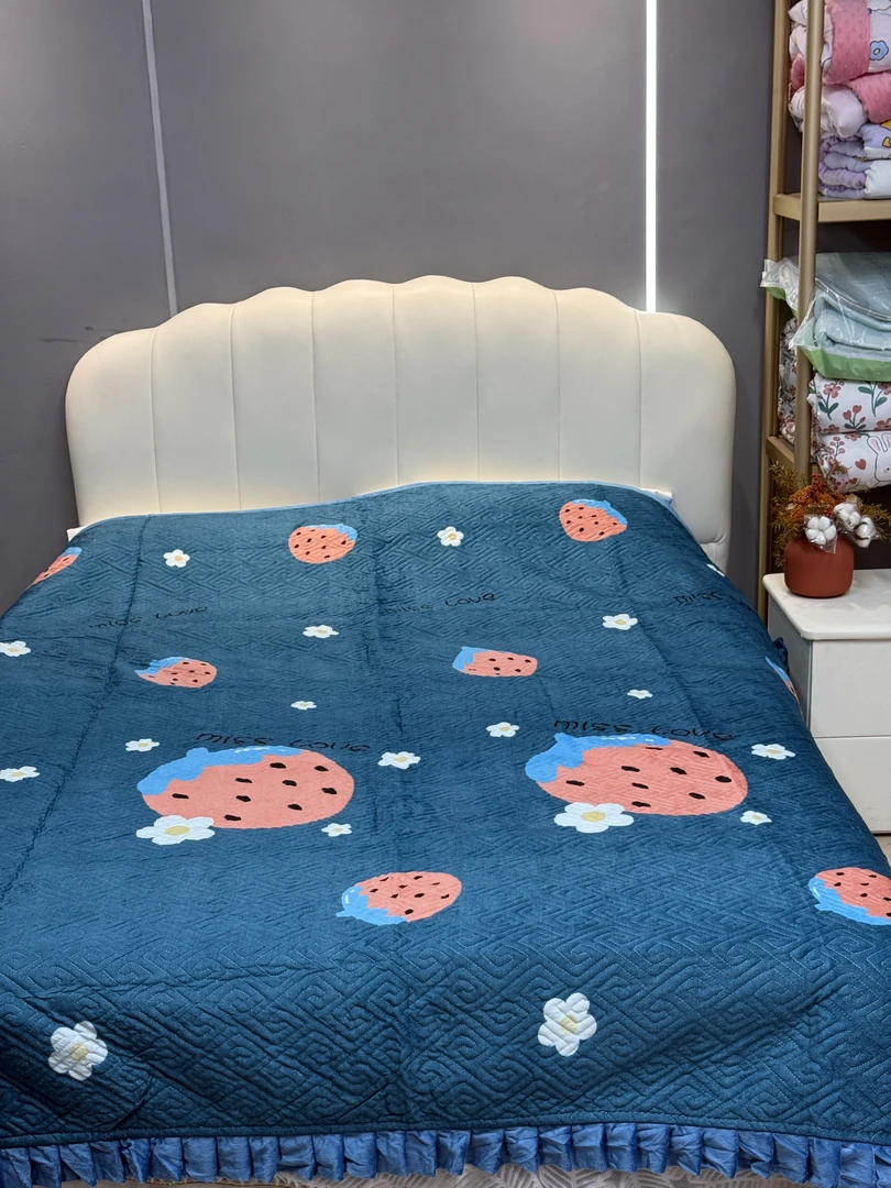 阳光-200m蓝色草莓花边床盖床单双面绒加厚