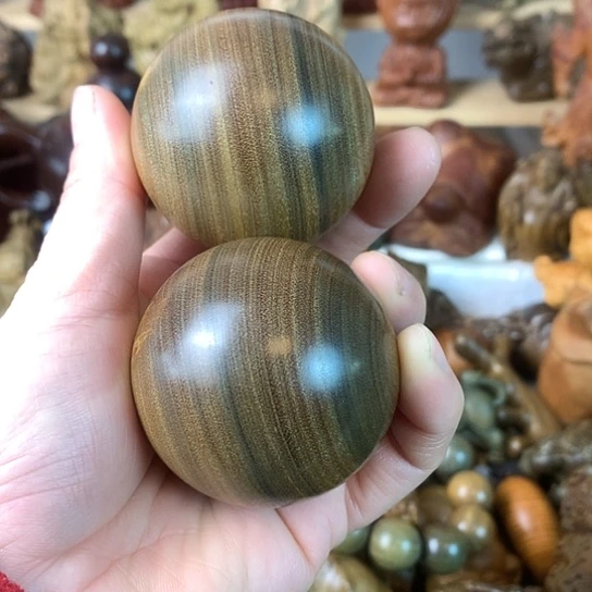 花梨木类平**雕绿檀木5.0手球把玩