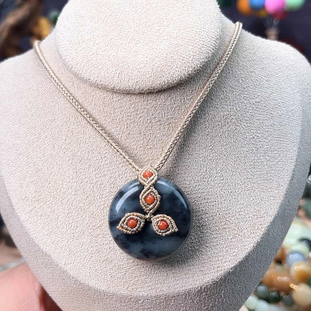 颈饰未镶嵌和田玉