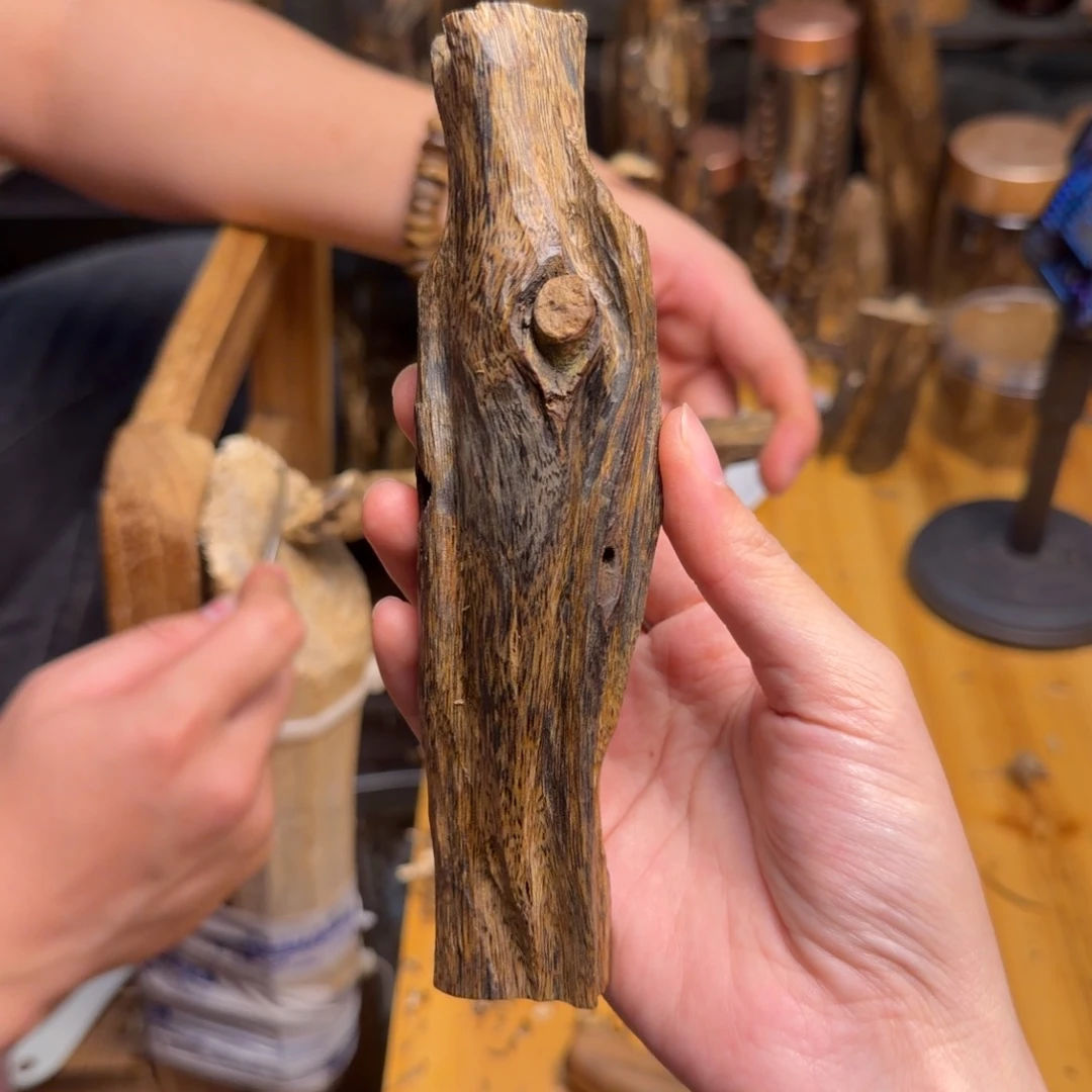 沉香碎屑沉香蓝宝石59克