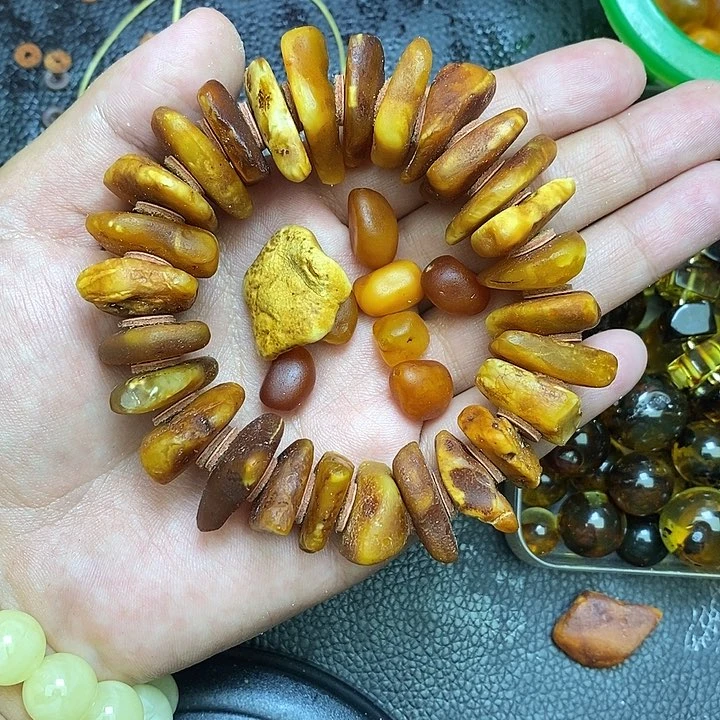 蛙***哈未镶嵌颈饰琥珀手串