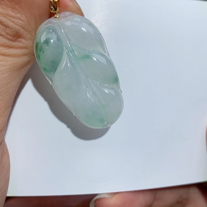 翡翠18K金镶嵌颈饰如意吊坠