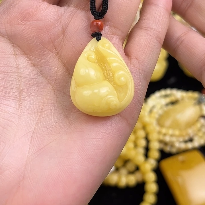 琥珀未镶嵌颈饰琥珀