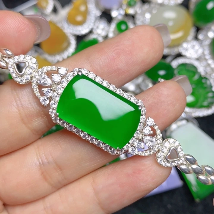 翡翠挂件银S925镶嵌马鞍手牌