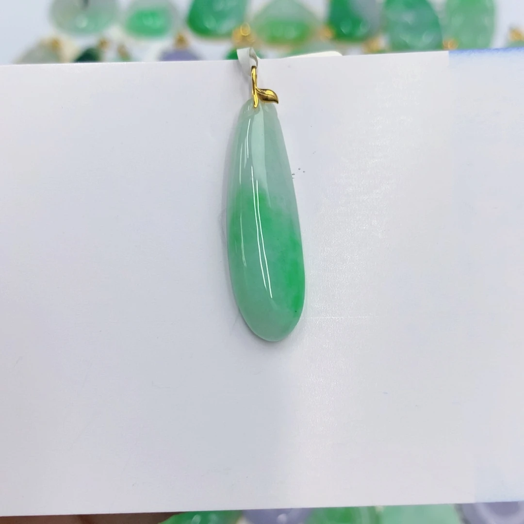 翡翠18K金镶嵌颈饰翡翠