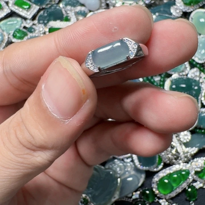 翡翠未镶嵌颈饰天然A货翡翠放漏