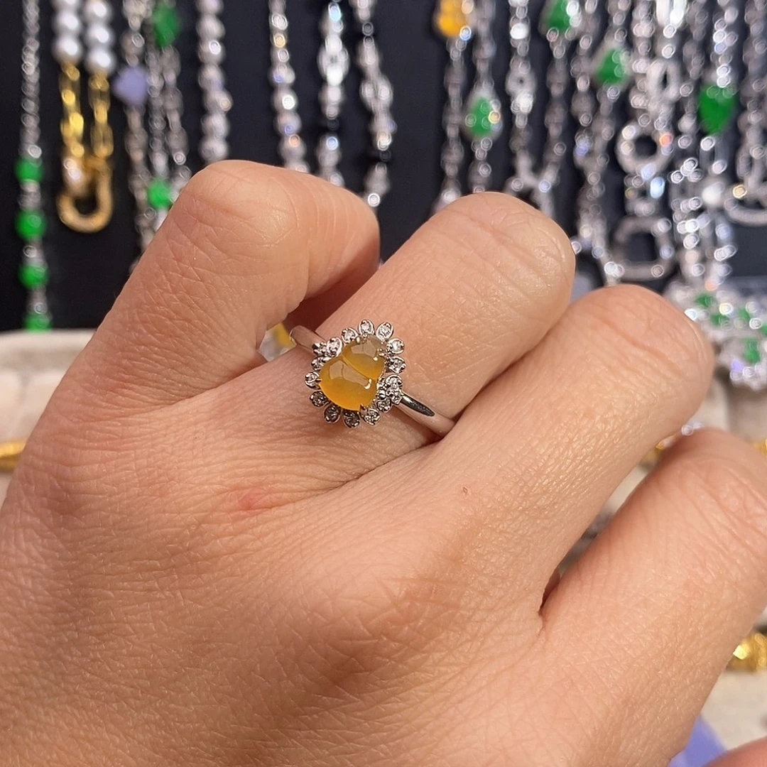 翡翠18K金镶嵌戒指