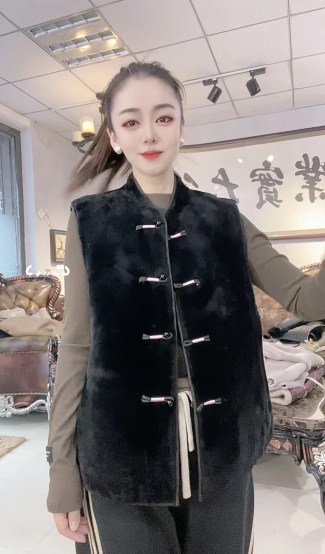 皮掌柜推荐2024新款皮毛一体真皮刺绣双面穿马甲OP 98252重工中式