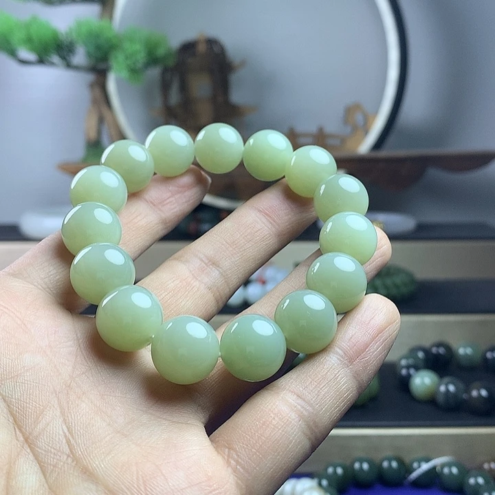 王***生和田玉未镶嵌手串