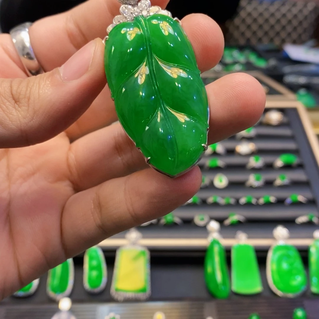 翡翠颈饰18K金镶嵌树叶