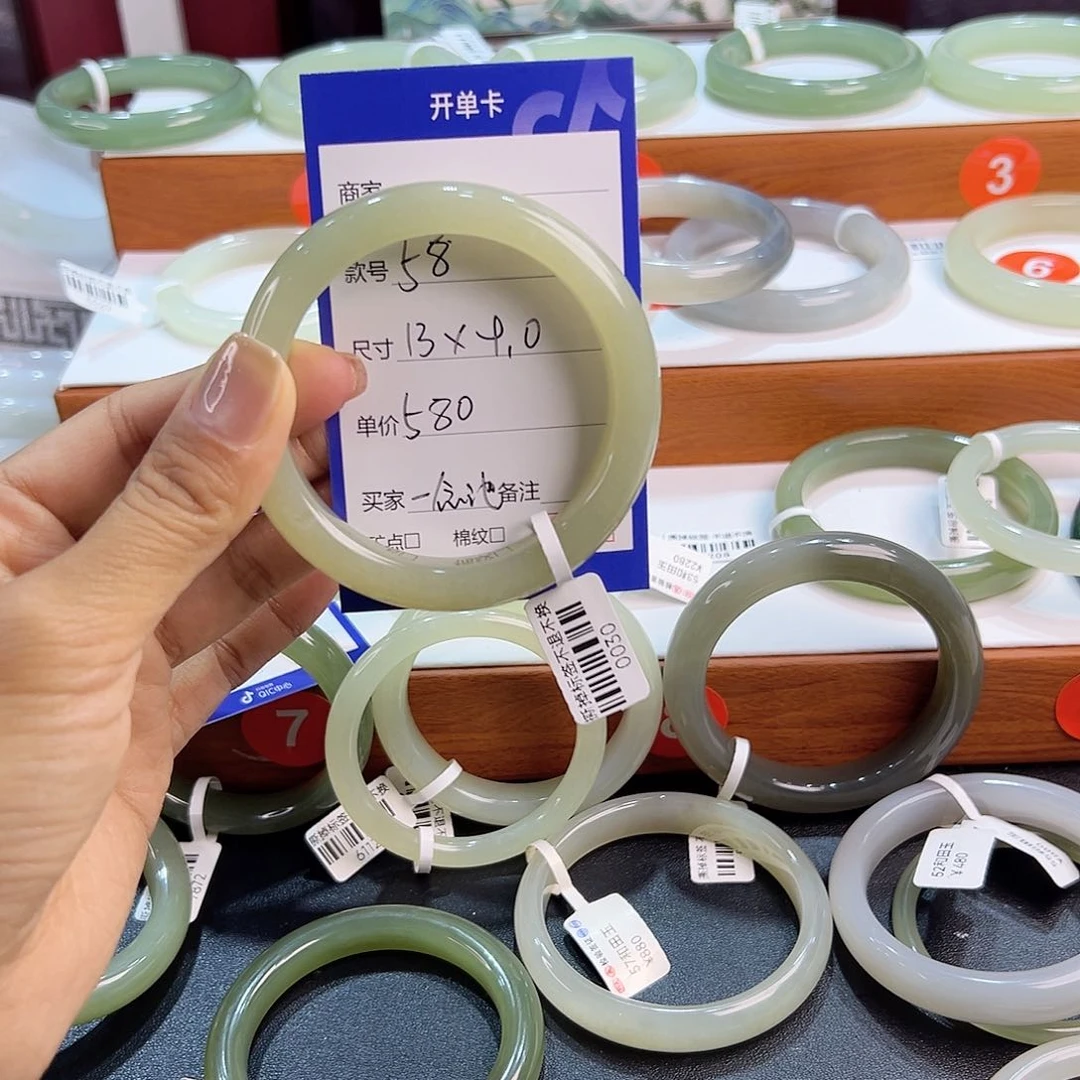 未镶嵌手镯和田玉一*池