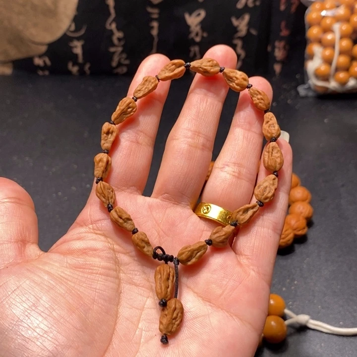 木质类嵩山核桃手串