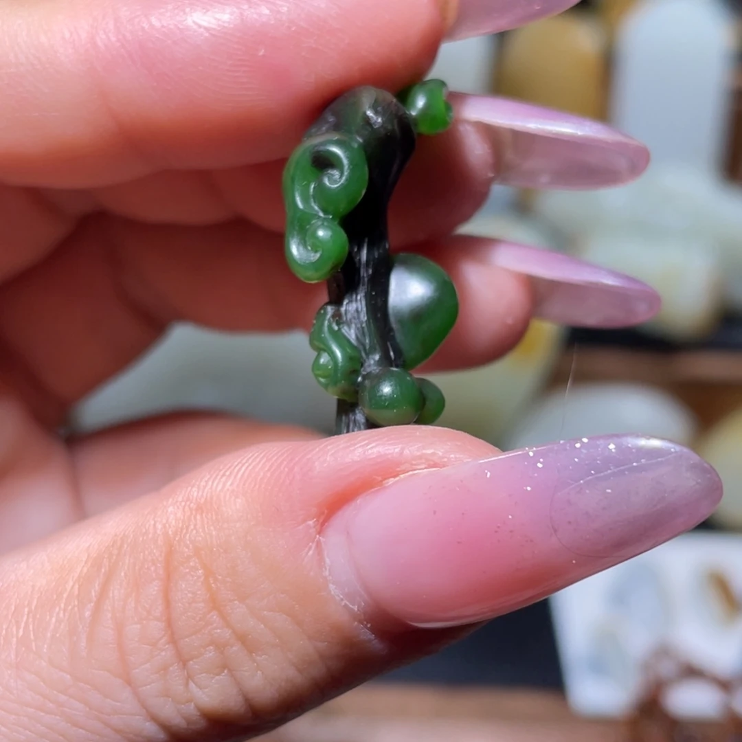 浅***墨颈饰未镶嵌和田玉（碧玉）