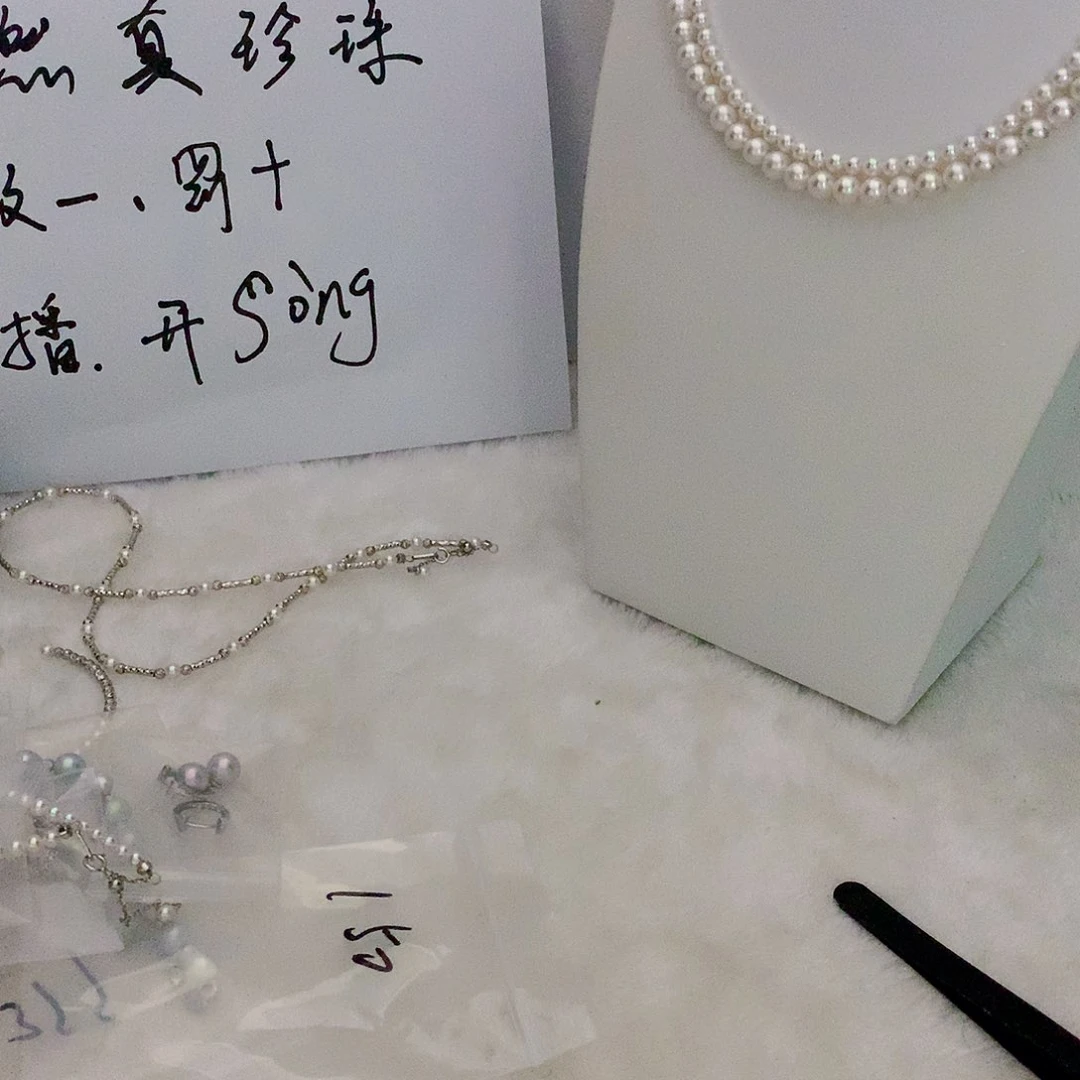 18K金镶嵌海水珍珠耳饰