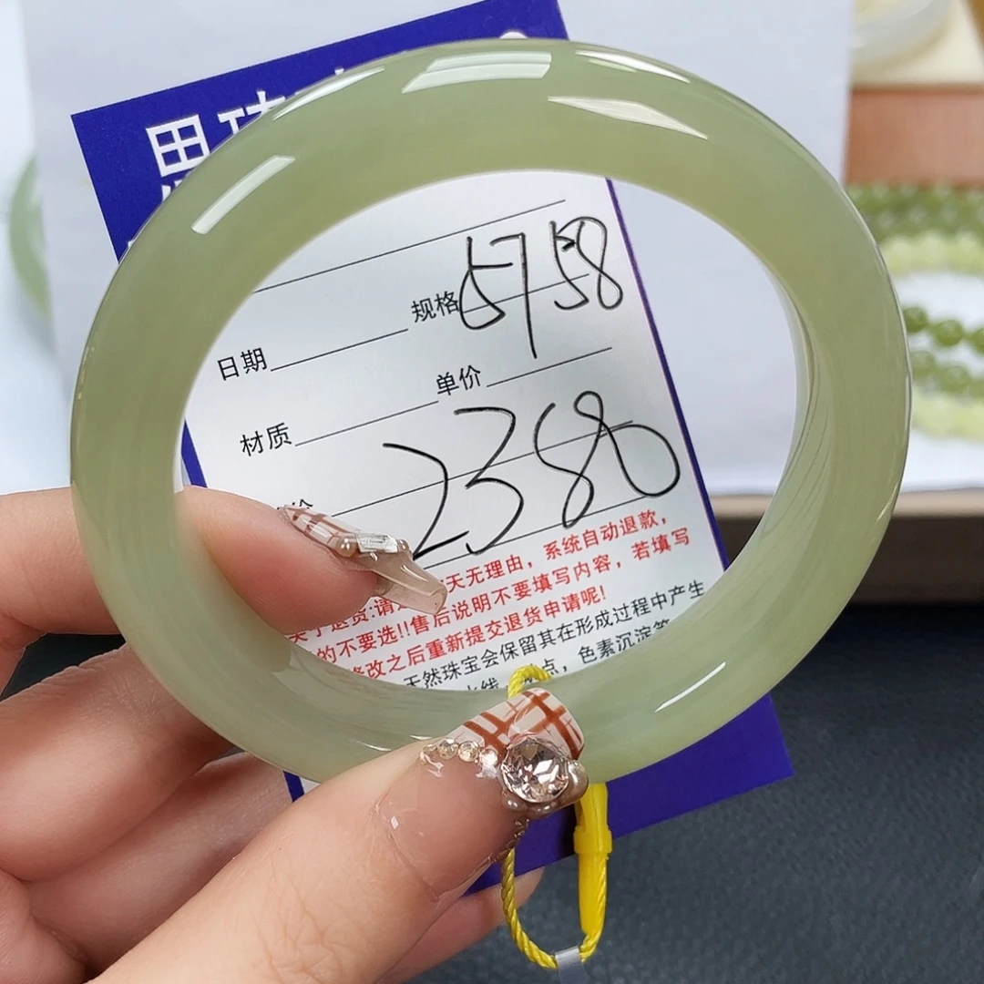 和田玉未镶嵌手镯