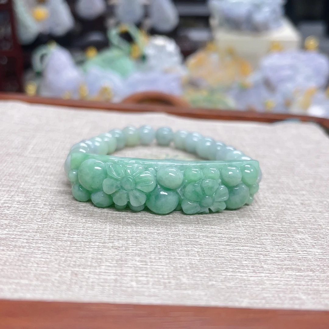 翡翠未镶嵌颈饰绿手牌