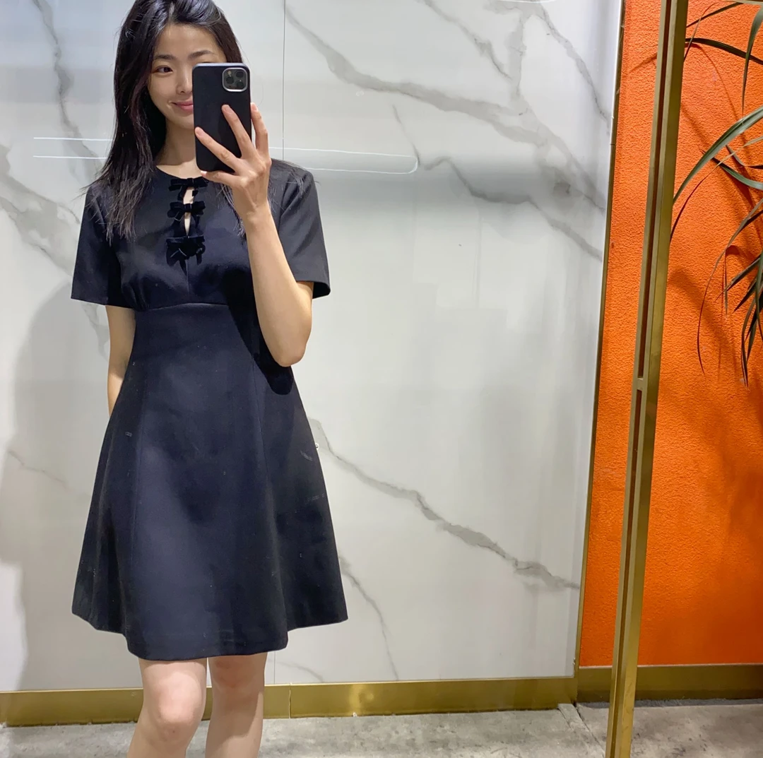 （默茗服装）丝绒蝴蝶结黑色连衣裙