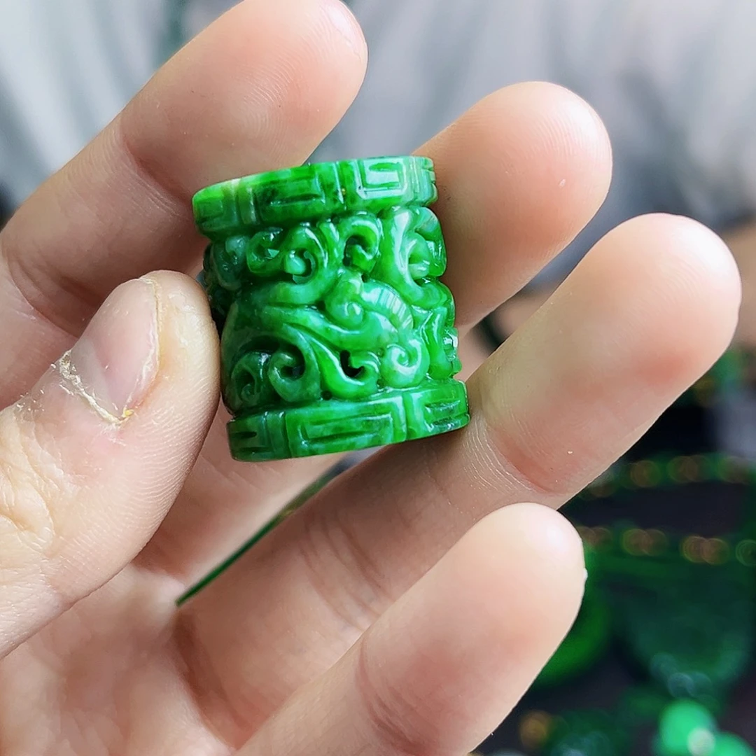 颈饰未镶嵌翡翠多样性