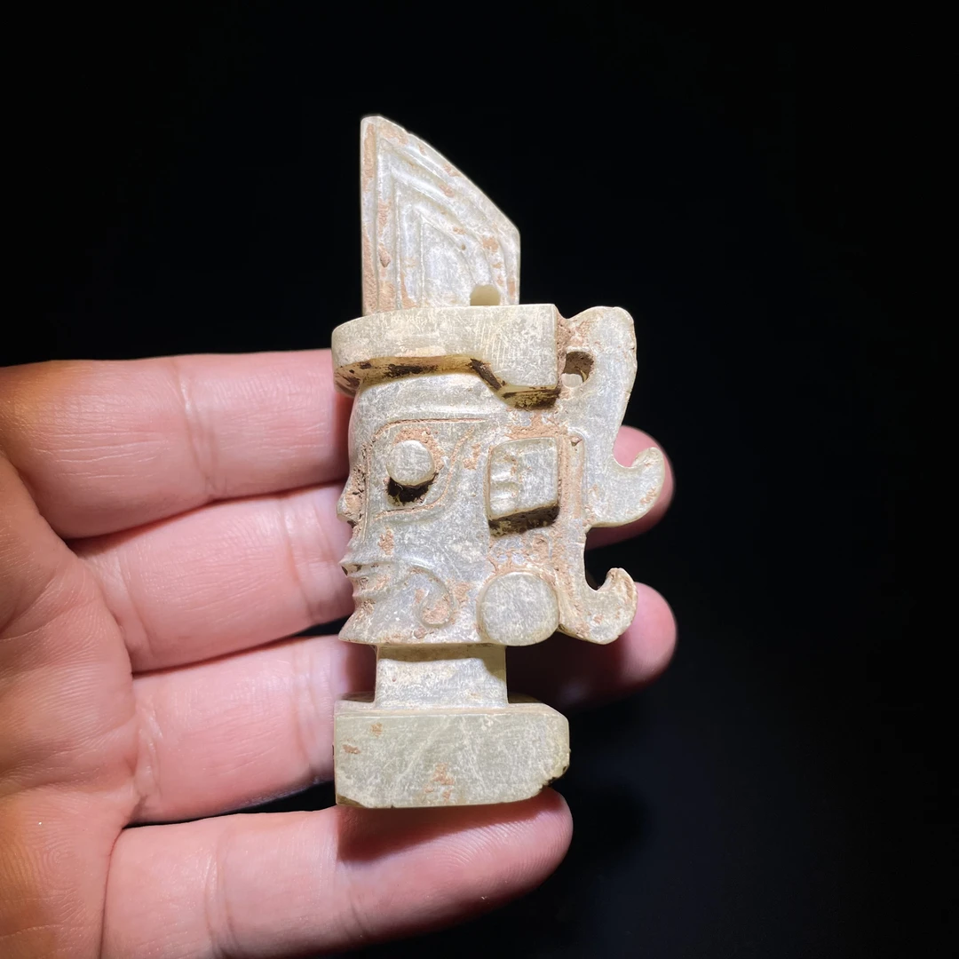 和田玉精美高冠玉神人