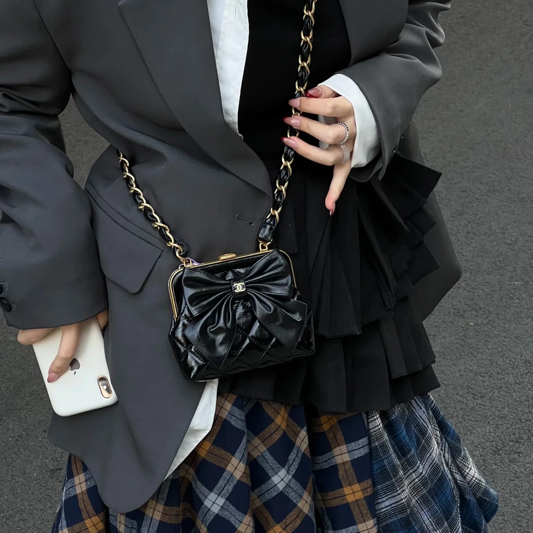 99新 Chanel/香奈儿 6106 黑金亮面蝴蝶结24A蛙口单肩包芯片款