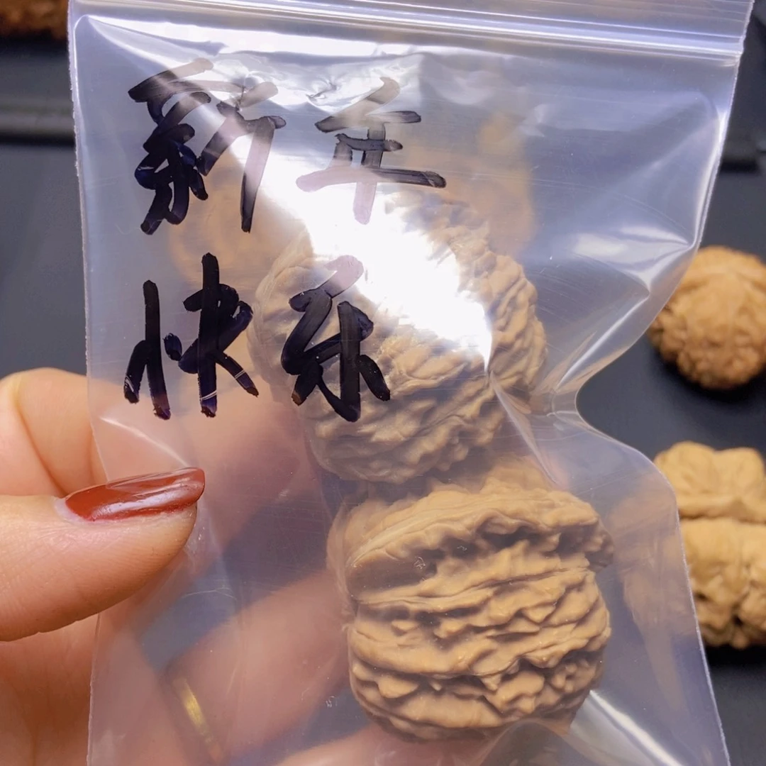 文玩核桃吊坠新年快乐