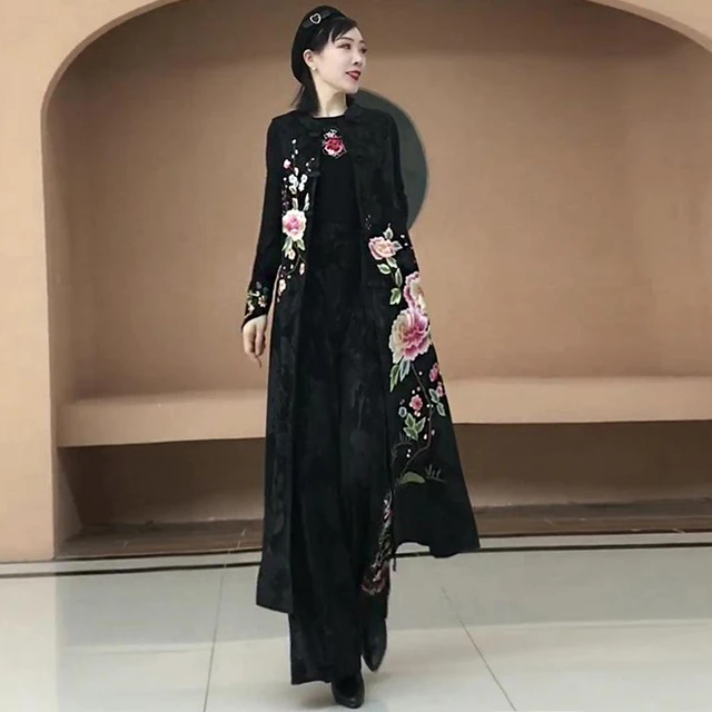 2025年春季新款新中式过膝长款马甲民族风刺绣马夹坎肩风衣外套女