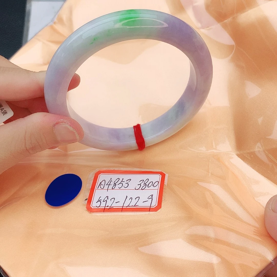 翡翠手镯未镶嵌翡翠