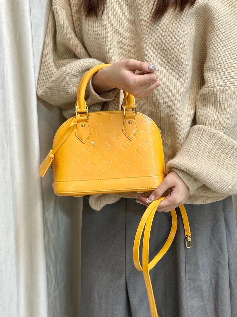 95新 LouisVuitton/路易威登 lv小鸡黄贝壳bb斜挎包