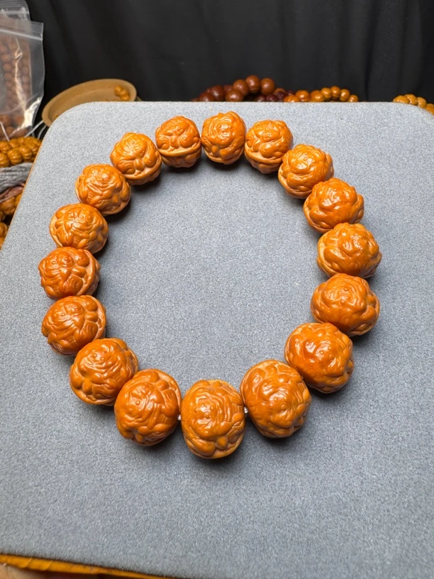 精品猴头聚宝盆籽雕刻满工蝉王手串16尺寸