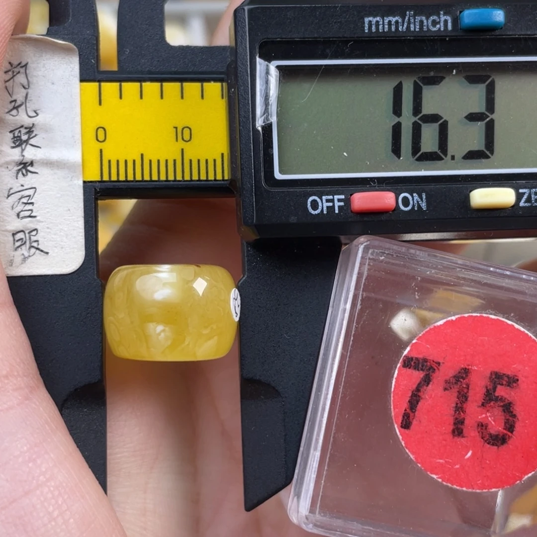 蜜蜡未镶嵌珠宝奇石瑕疵