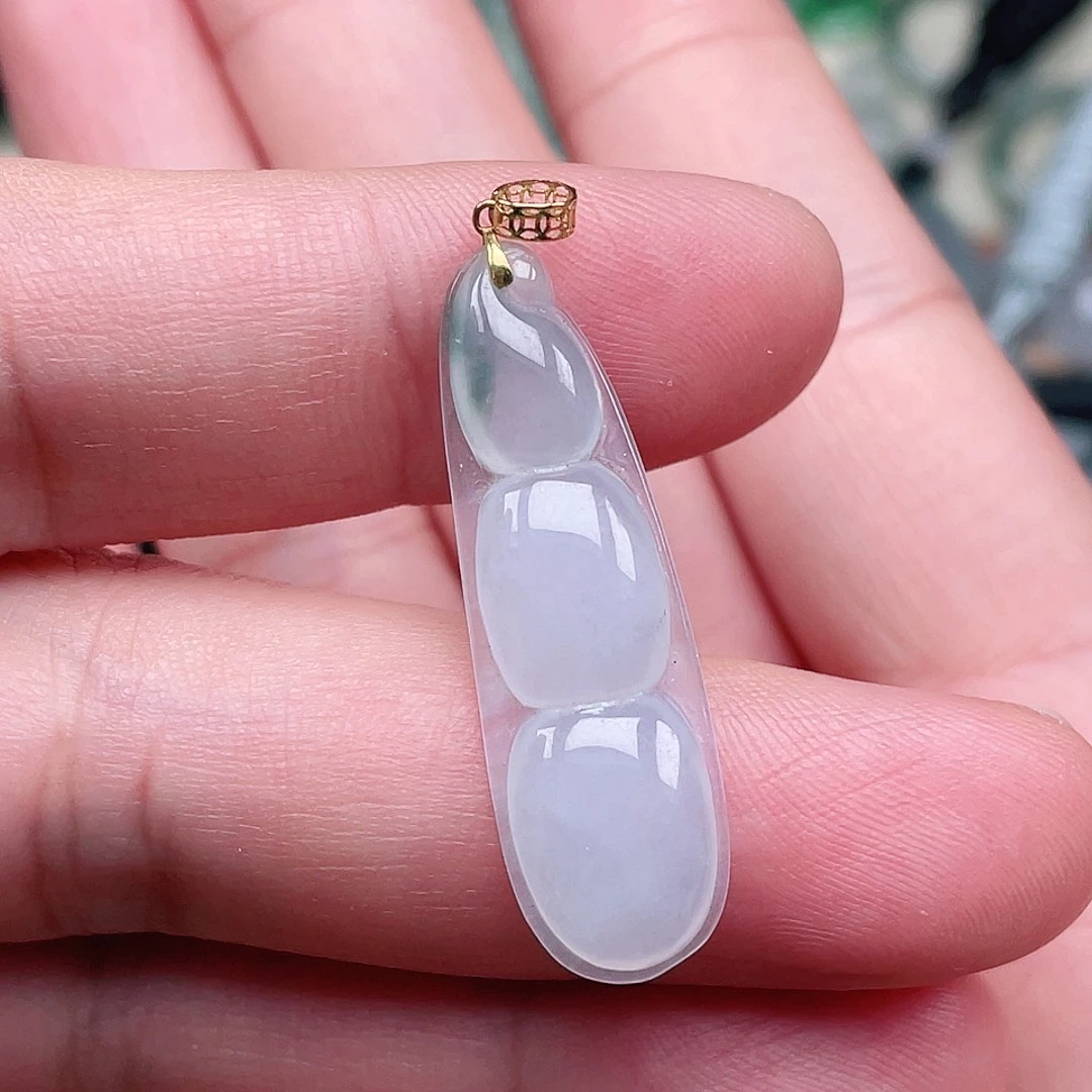 翡翠未镶嵌颈饰豆子
