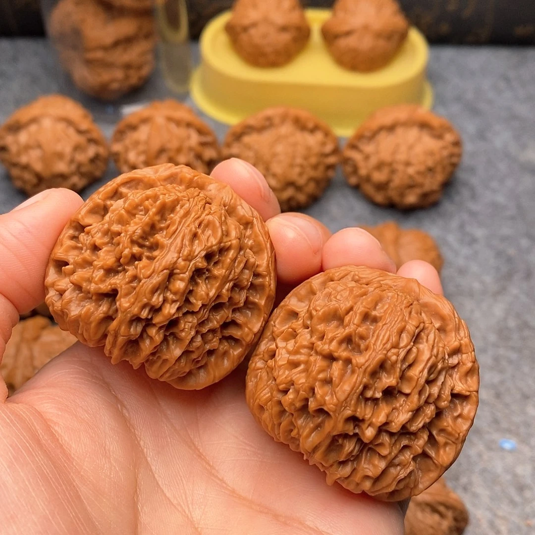 文玩核桃把件南疆石42尺红皮