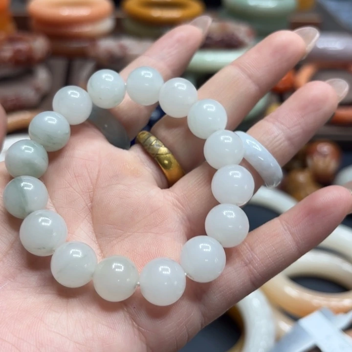 石英岩玉未镶嵌颈饰