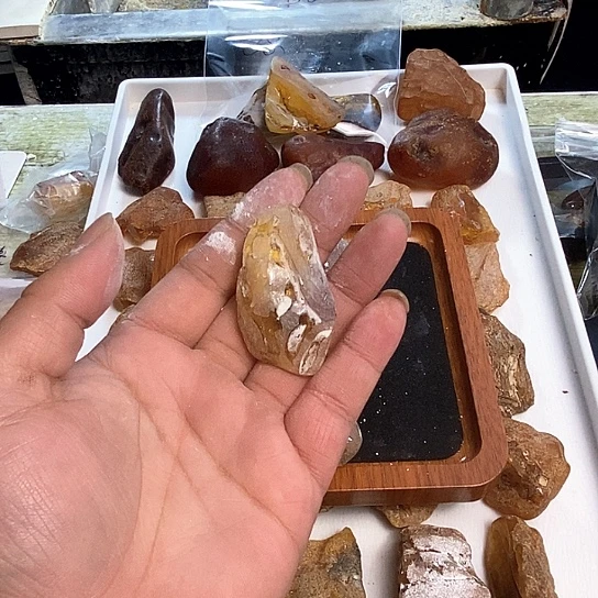 琥珀裸石未镶嵌高*