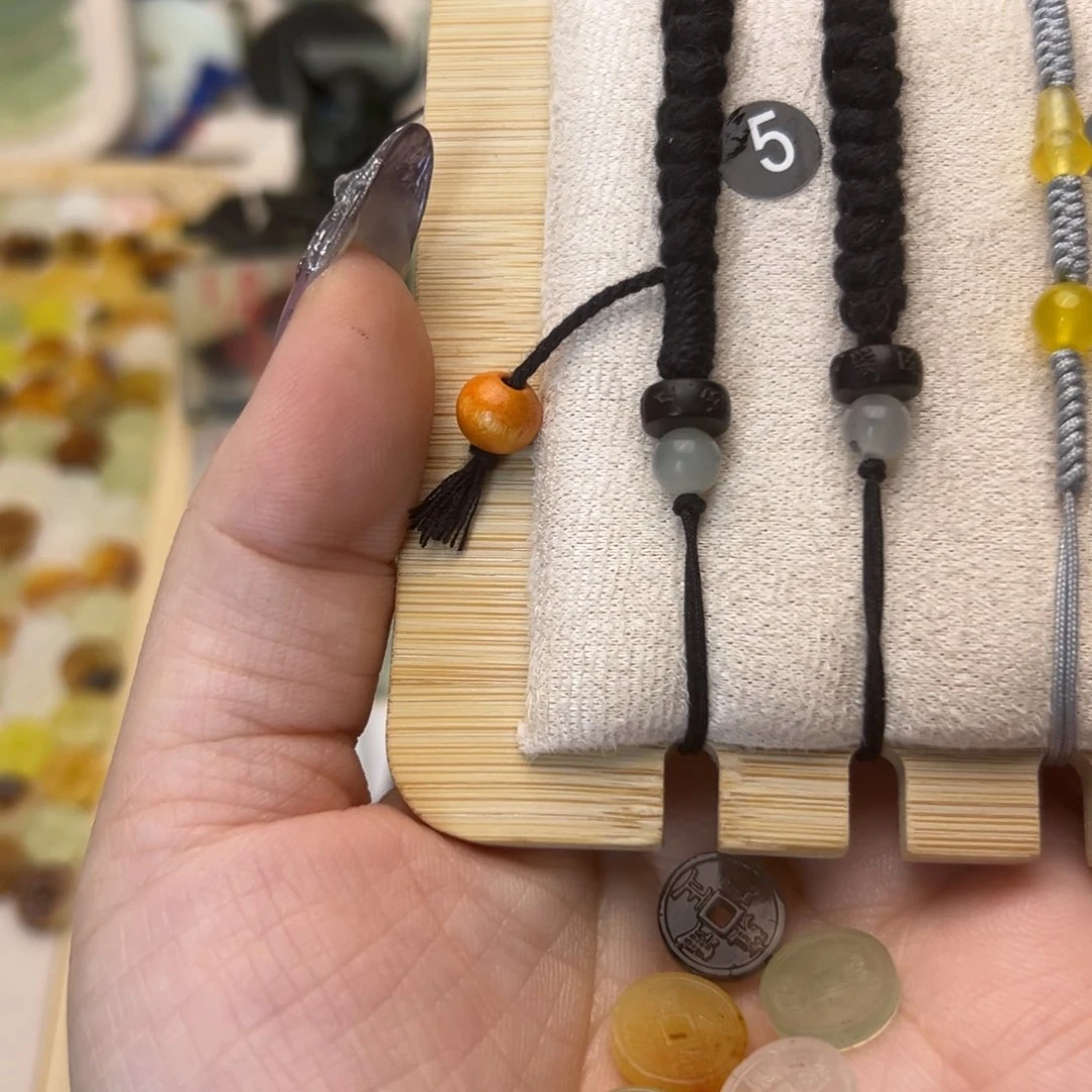 蛇纹石玉颈饰合金