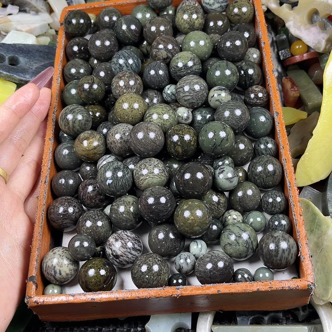 颈饰未镶嵌和田玉（糖玉）